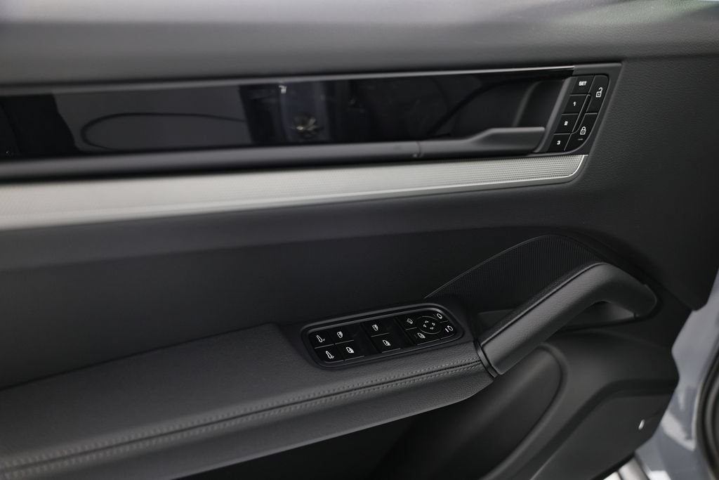 New 2026 Porsche Cayenne Coupe AWD/4WD image 11