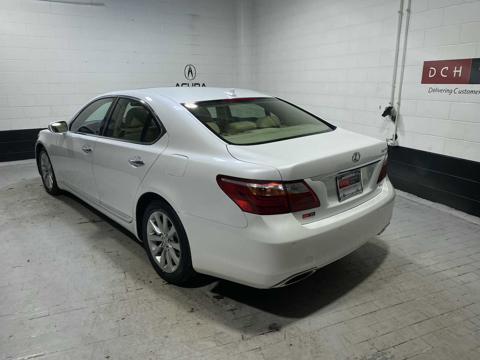 Used 2012 Lexus LS 460 AWD w/ Comfort Pkg image 4