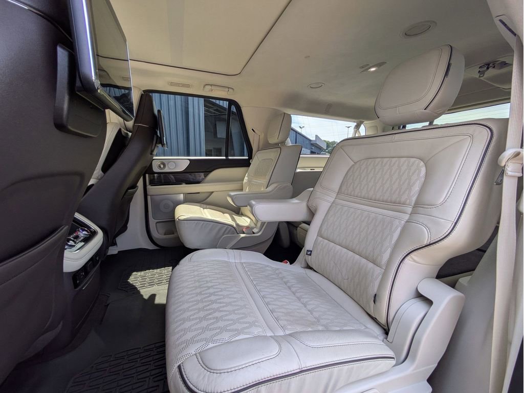 Used 2021 Lincoln Navigator L Black Label w/ Cargo Convenience Package image 27