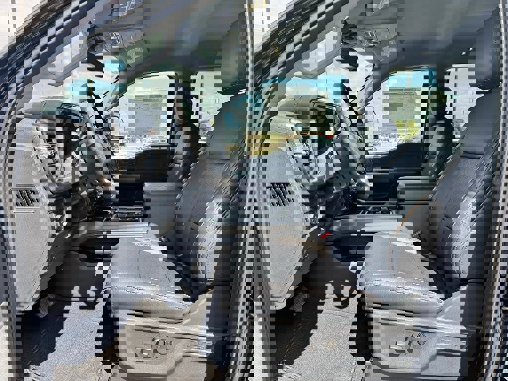 New 2026 Ford F350 Lariat image 21