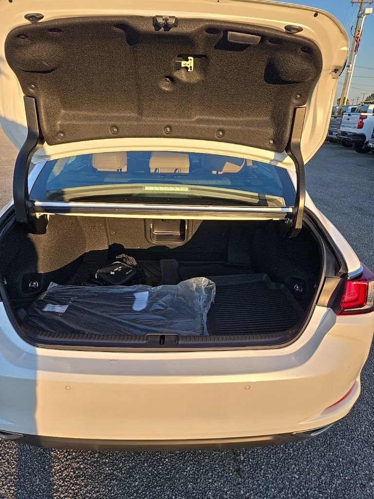 Used 2023 Lexus ES 350 w/ Premium Package image 13