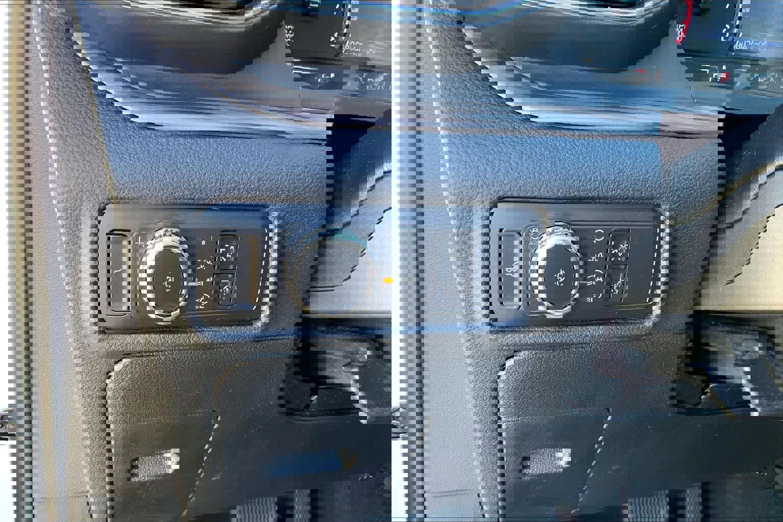 Used 2021 Ford Explorer Limited image 31