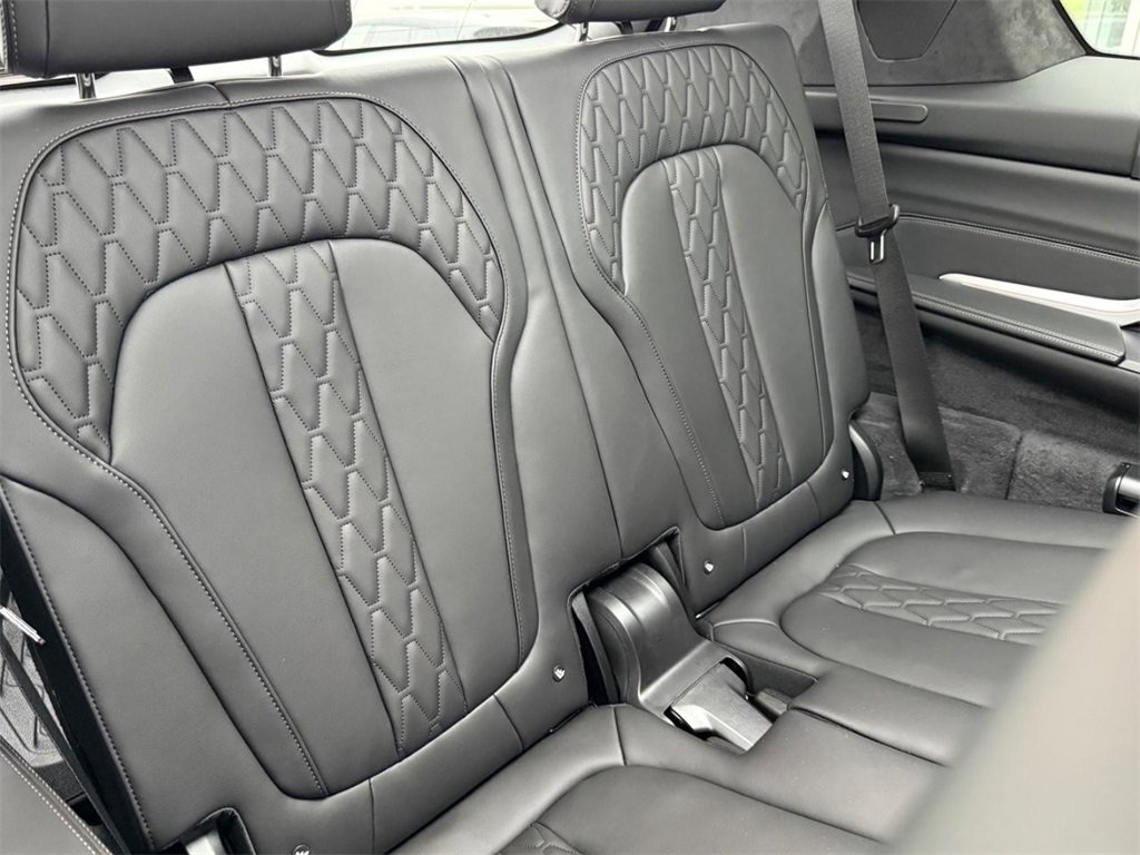 New 2026 BMW X7 M60i image 5