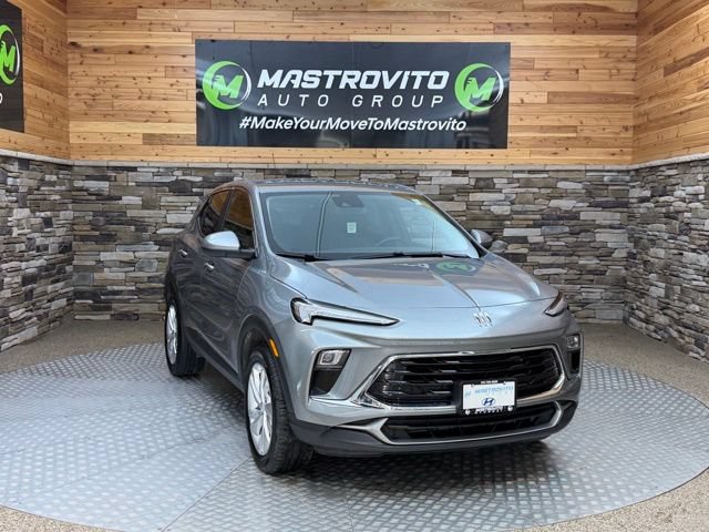 Used 2024 Buick Encore GX Preferred w/ Comfort Package AWD/4WD image 2