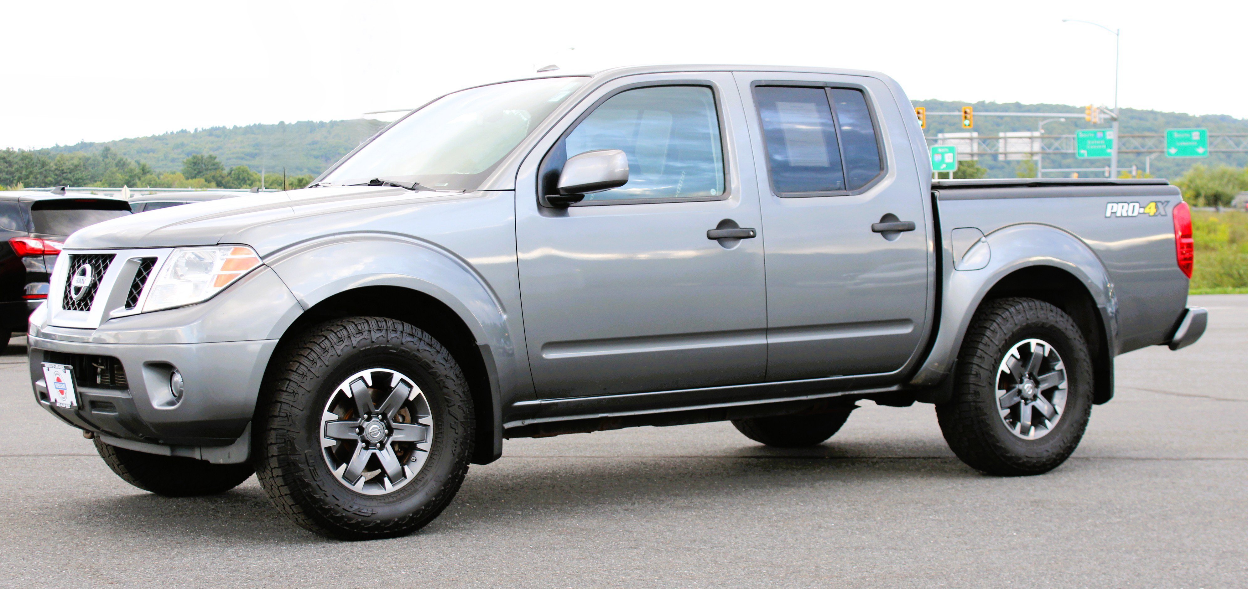 Used 2018 Nissan Frontier PRO-4X AWD/4WD image 12