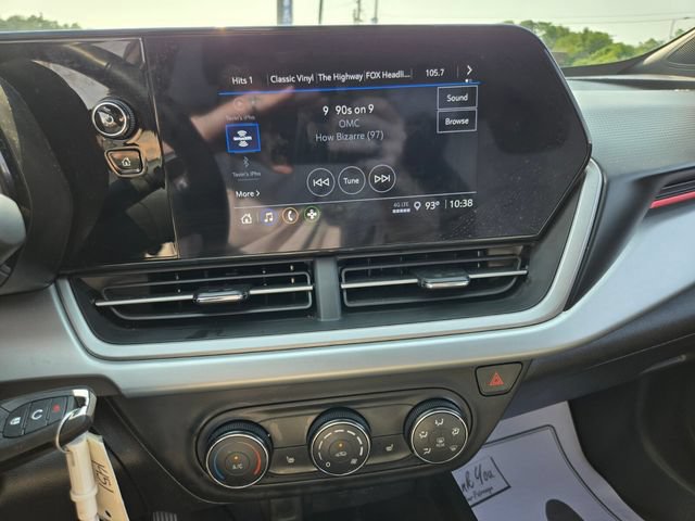 Used 2025 Chevrolet Trax RS w/ Sunroof Package FWD image 26