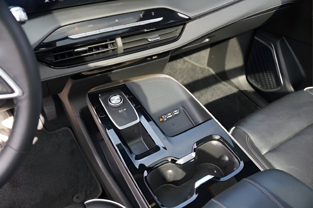 Used 2025 Buick Enclave Avenir w/ Super Cruise Package AWD/4WD image 16