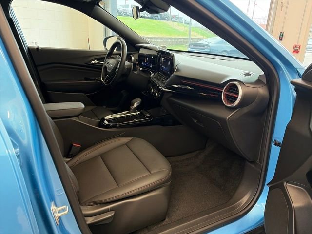 Used 2025 Chevrolet Trax RS w/ Driver Confidence Package image 40