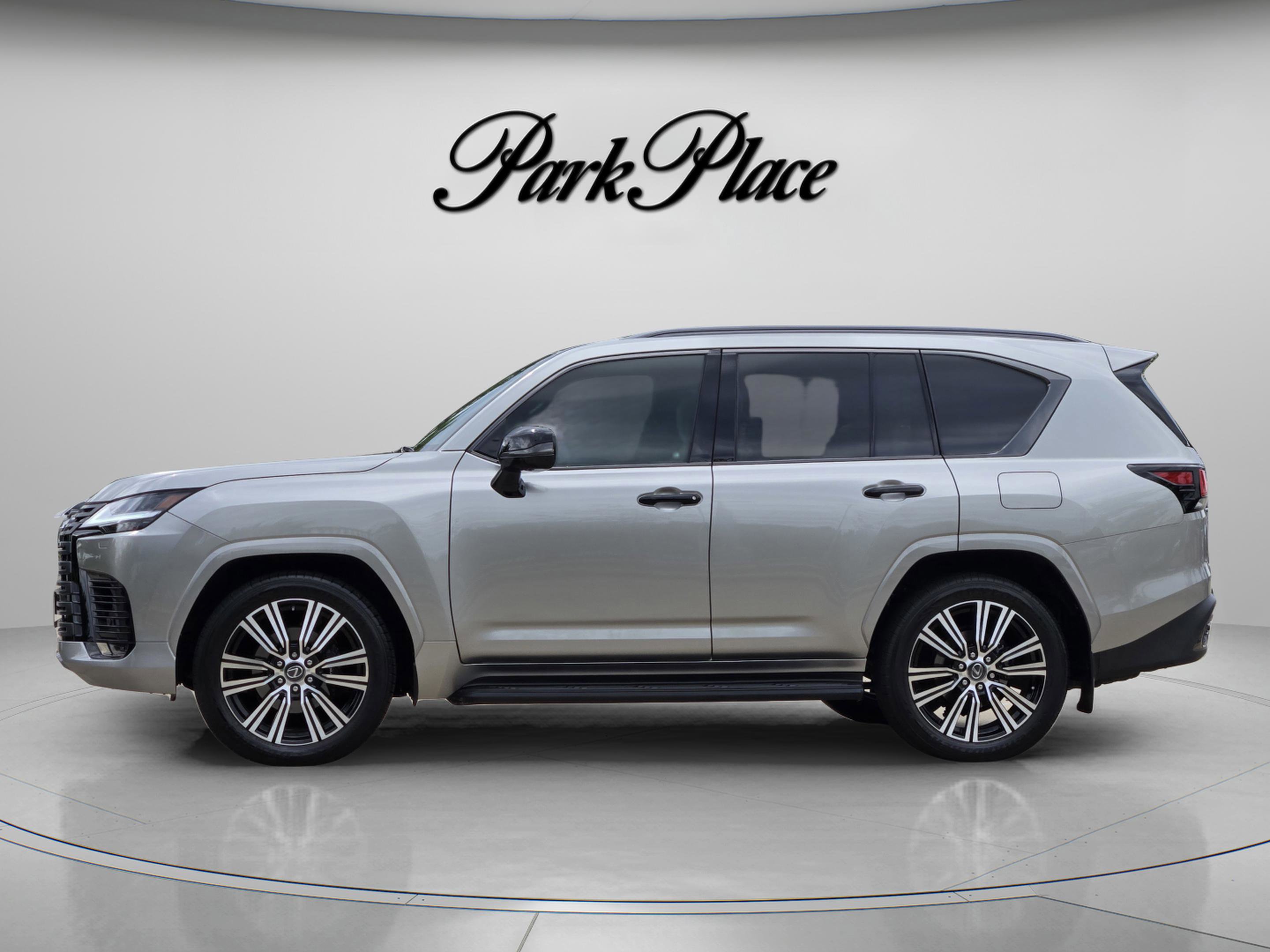 Used 2023 Lexus LX 600 4WD w/ Appearance Package image 2