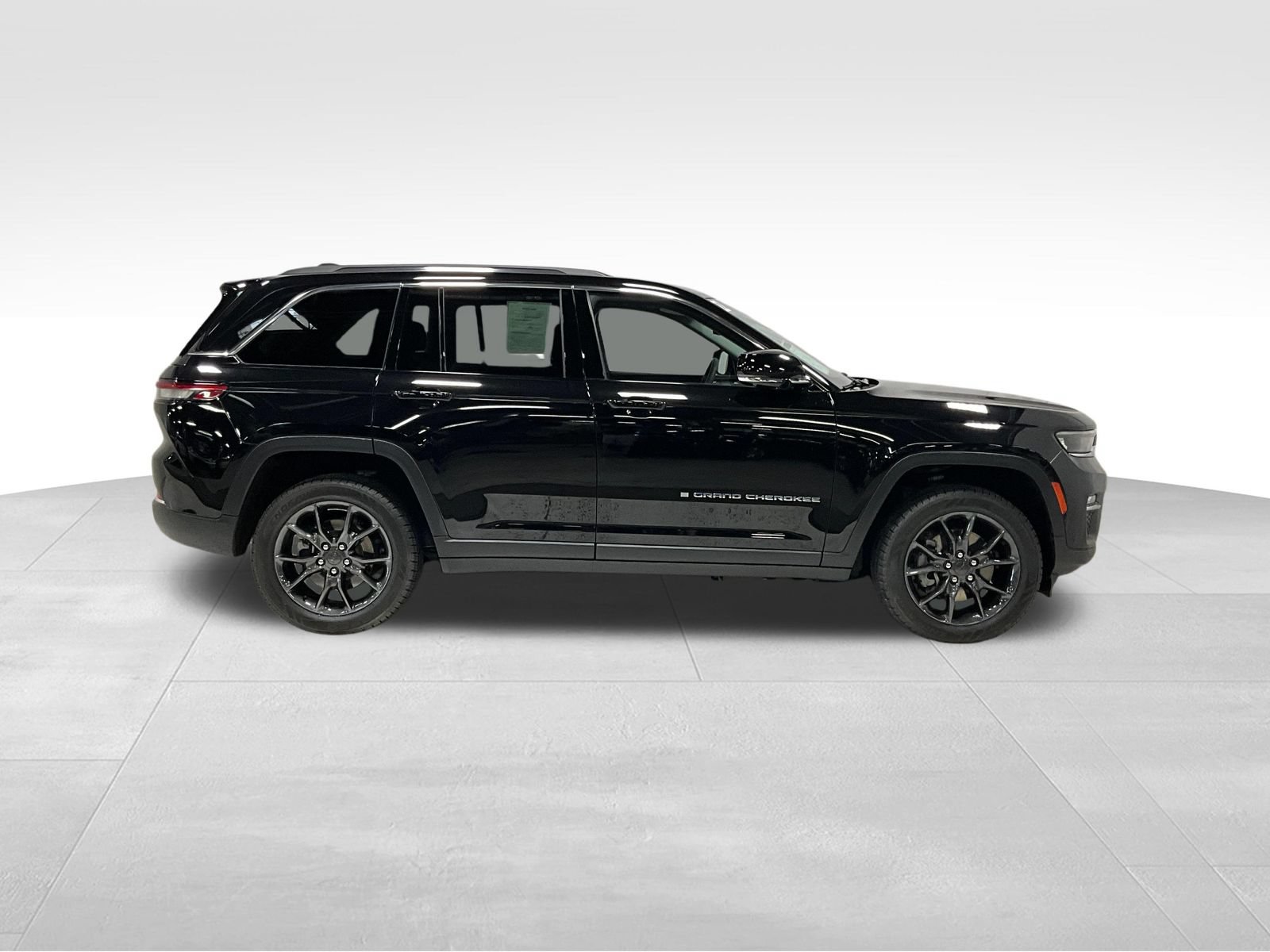 Used 2022 Jeep Grand Cherokee Limited 4xe w/ Luxury Tech Group II AWD/4WD image 4