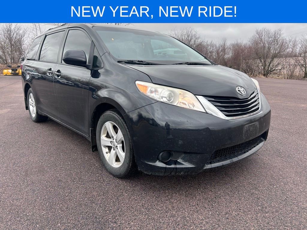 Used 2017 Toyota Sienna LE w/ Outdoor Package image 8