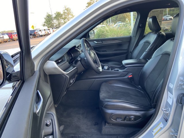 Used 2025 Jeep Grand Cherokee Altitude AWD/4WD image 34