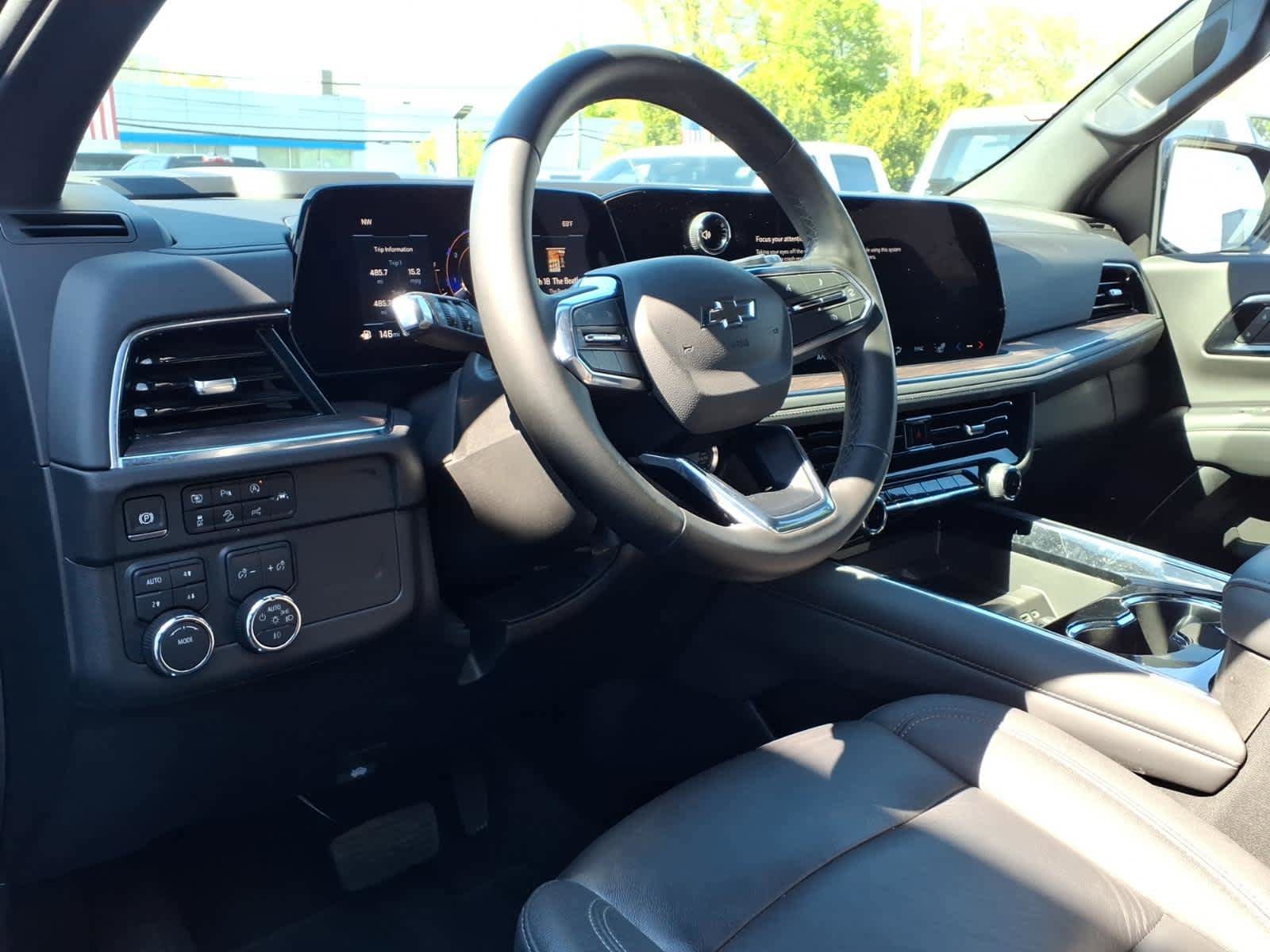 Used 2025 Chevrolet Suburban Z71 AWD/4WD image 9