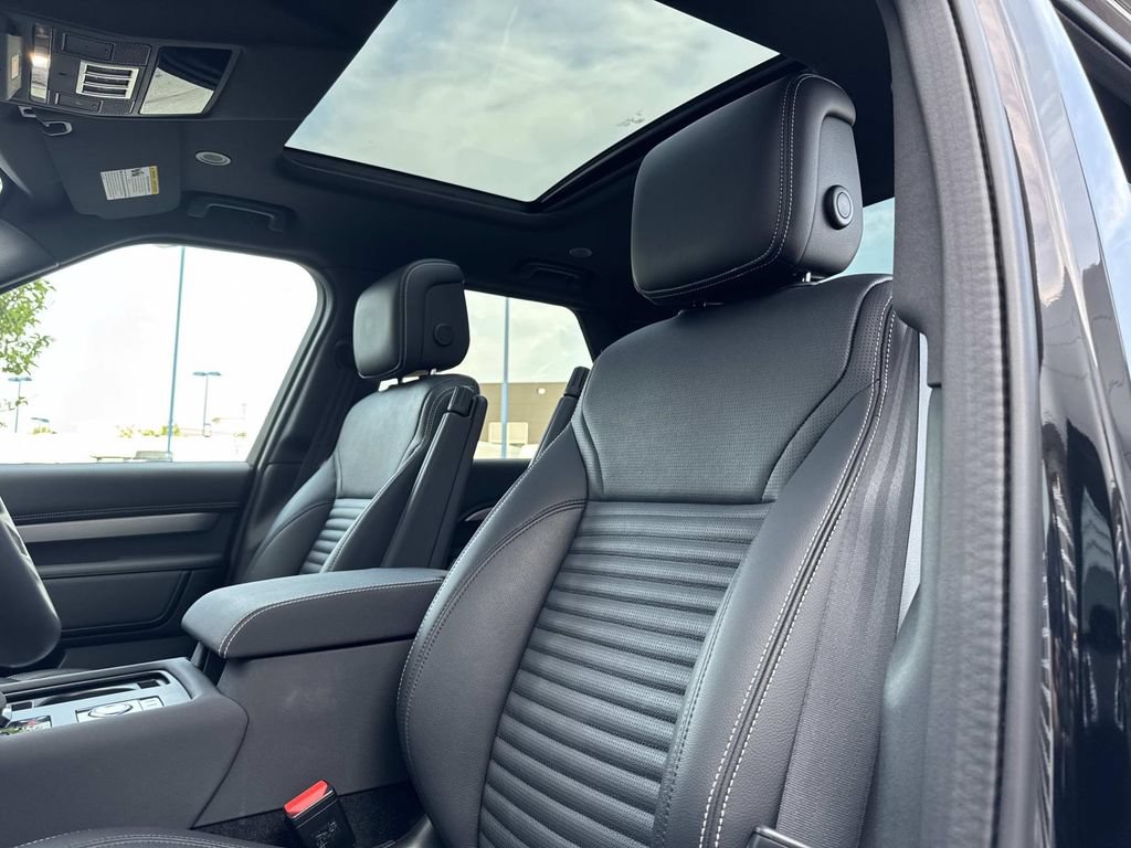 Certified 2024 Land Rover Discovery Dynamic SE AWD/4WD image 21