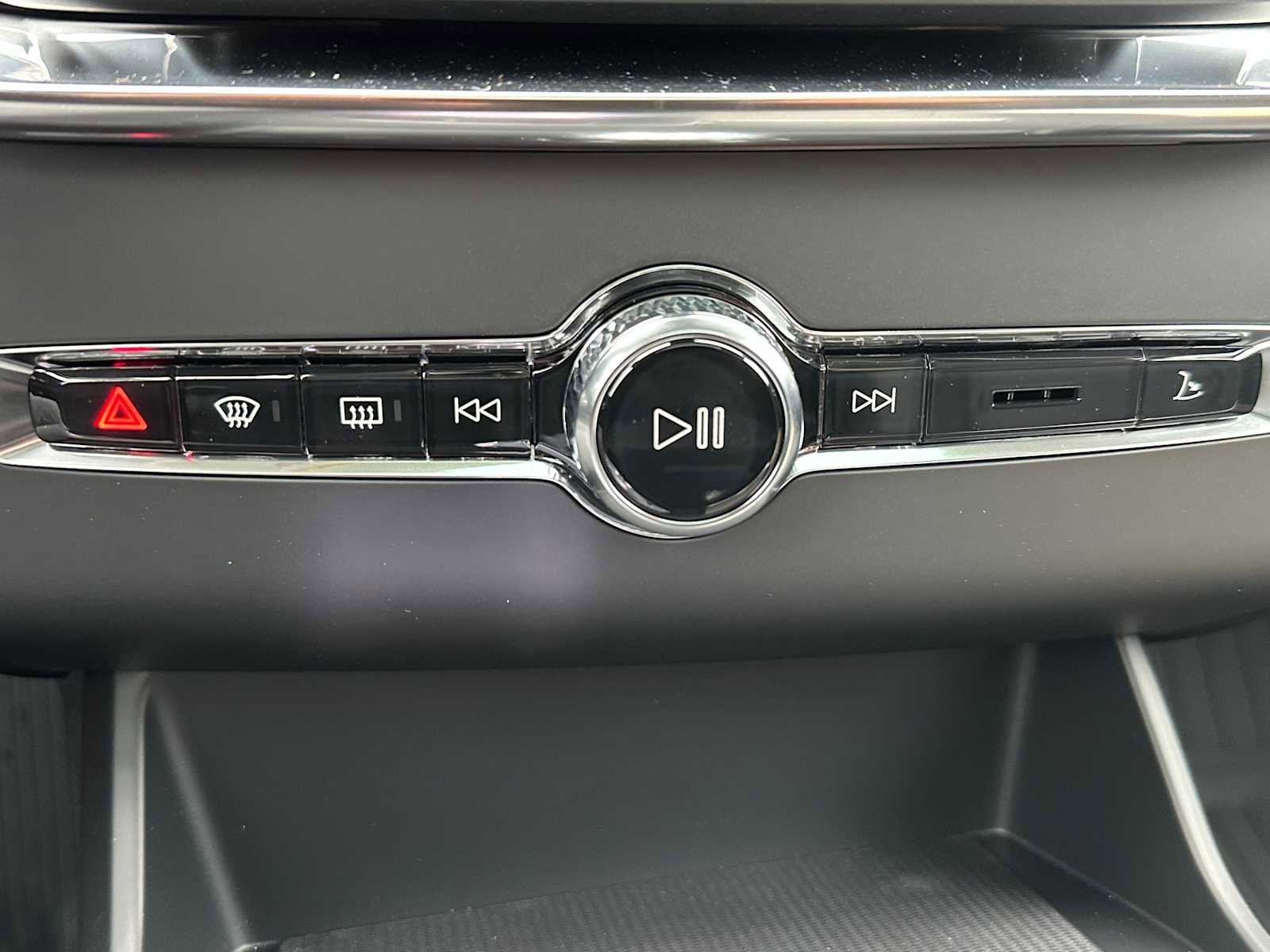 New 2026 Volvo XC90 B6 Ultra w/ Lounge Package image 32