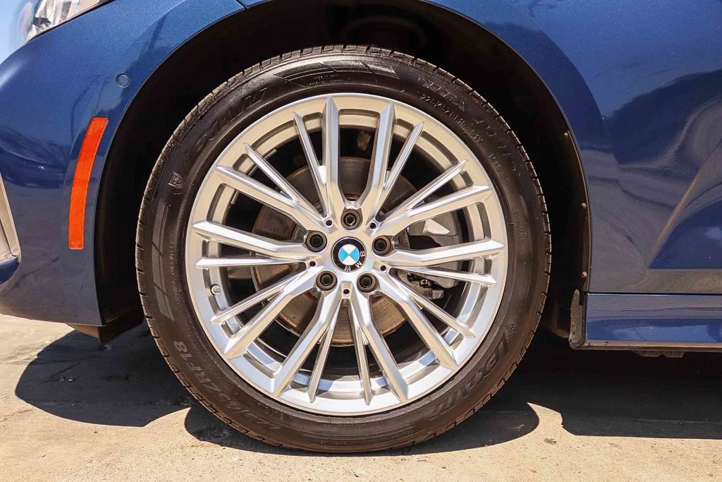 Used 2023 BMW 330i Sedan w/ Parking Assistance Package RWD image 13