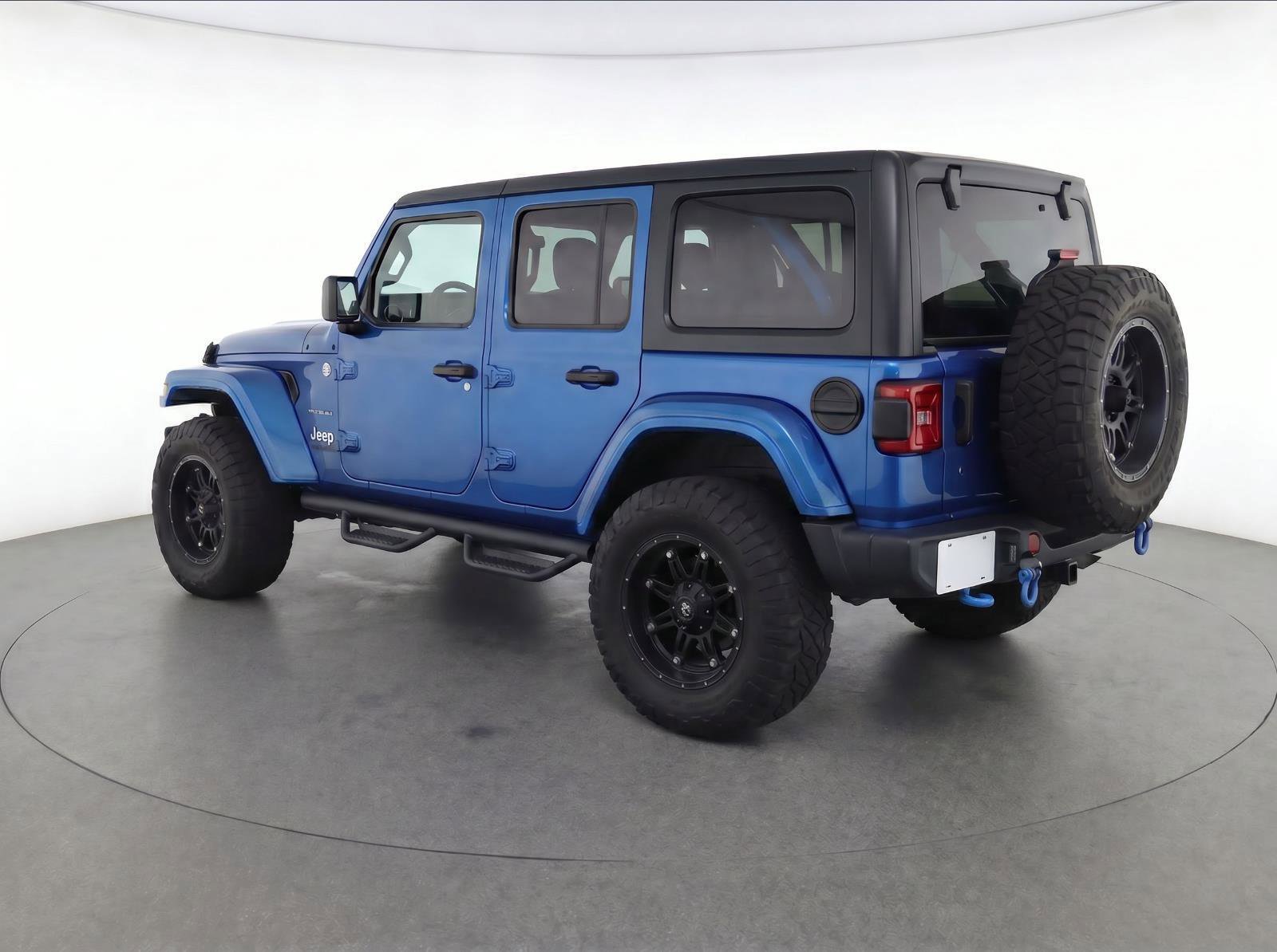 Used 2023 Jeep Wrangler Unlimited Sahara w/ Cold Weather Group AWD/4WD image 3