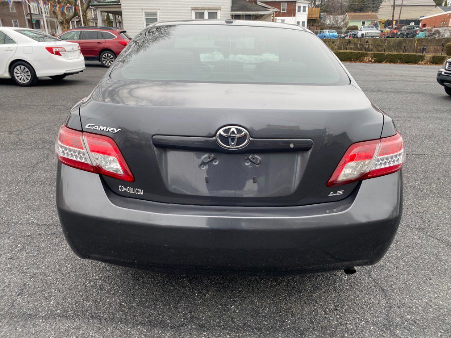 Used 2010 Toyota Camry LE image 4