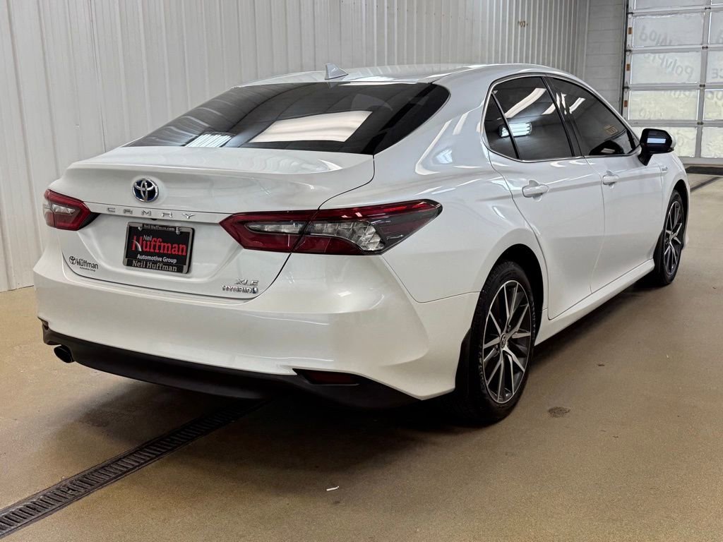 Used 2021 Toyota Camry XLE FWD image 5