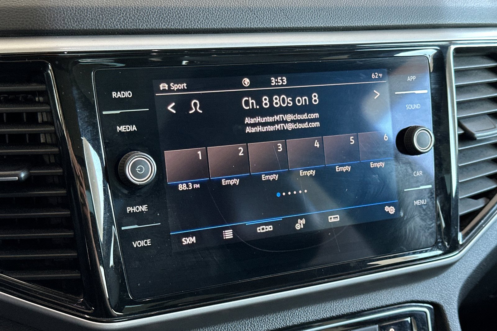 Used 2022 Volkswagen Atlas Cross Sport SE image 18