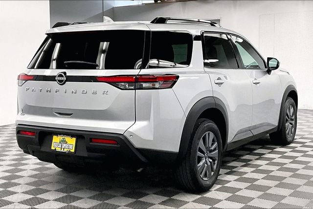 Used 2025 Nissan Pathfinder SV FWD image 12