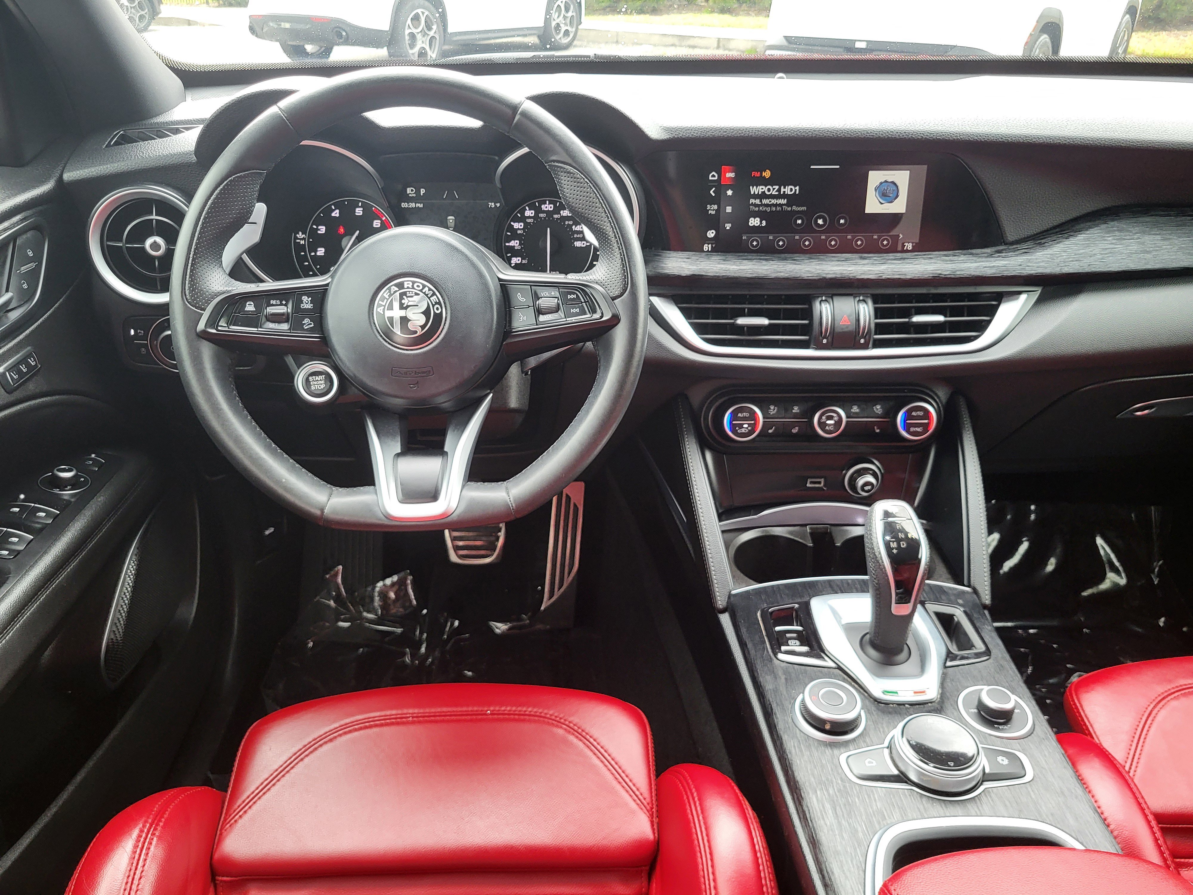 Used 2023 Alfa Romeo Stelvio Sprint image 38