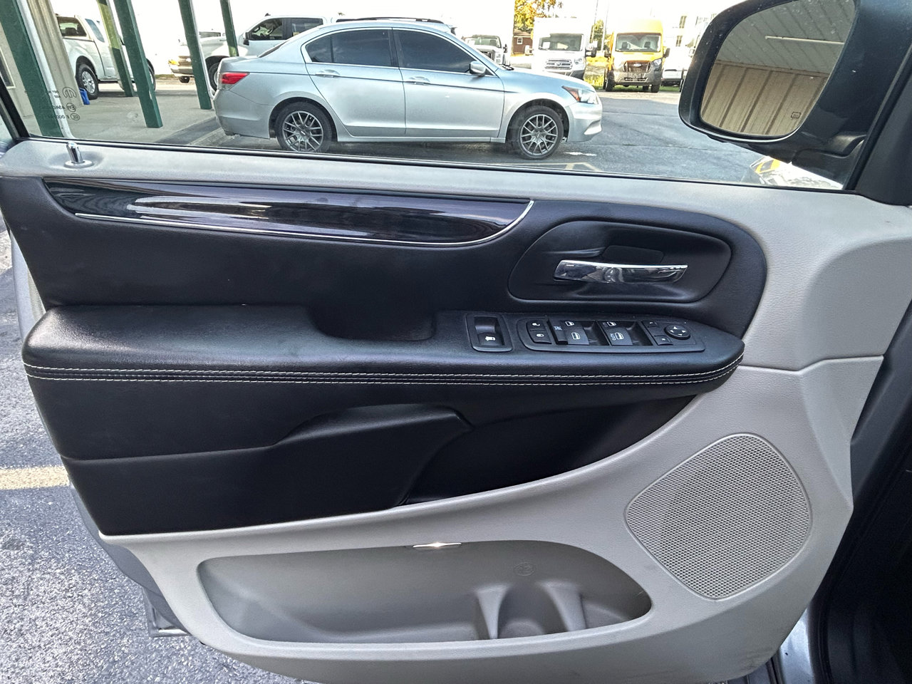 Used 2019 Dodge Grand Caravan SXT image 17