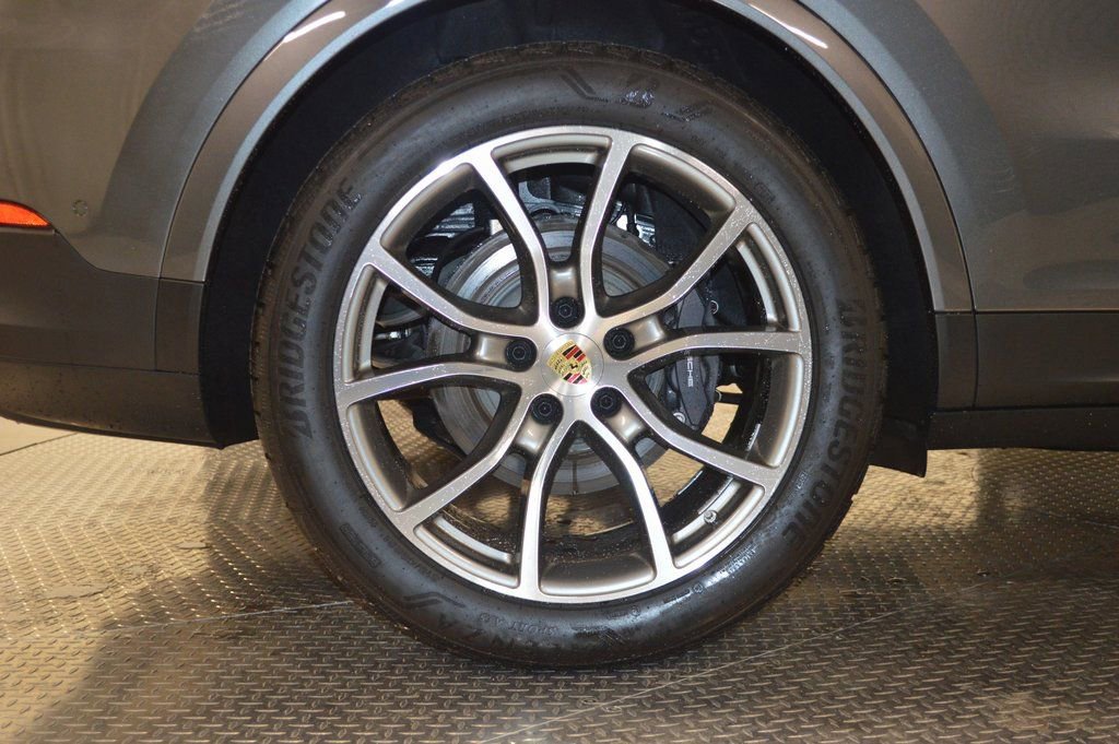 Certified 2024 Porsche Cayenne Coupe image 15
