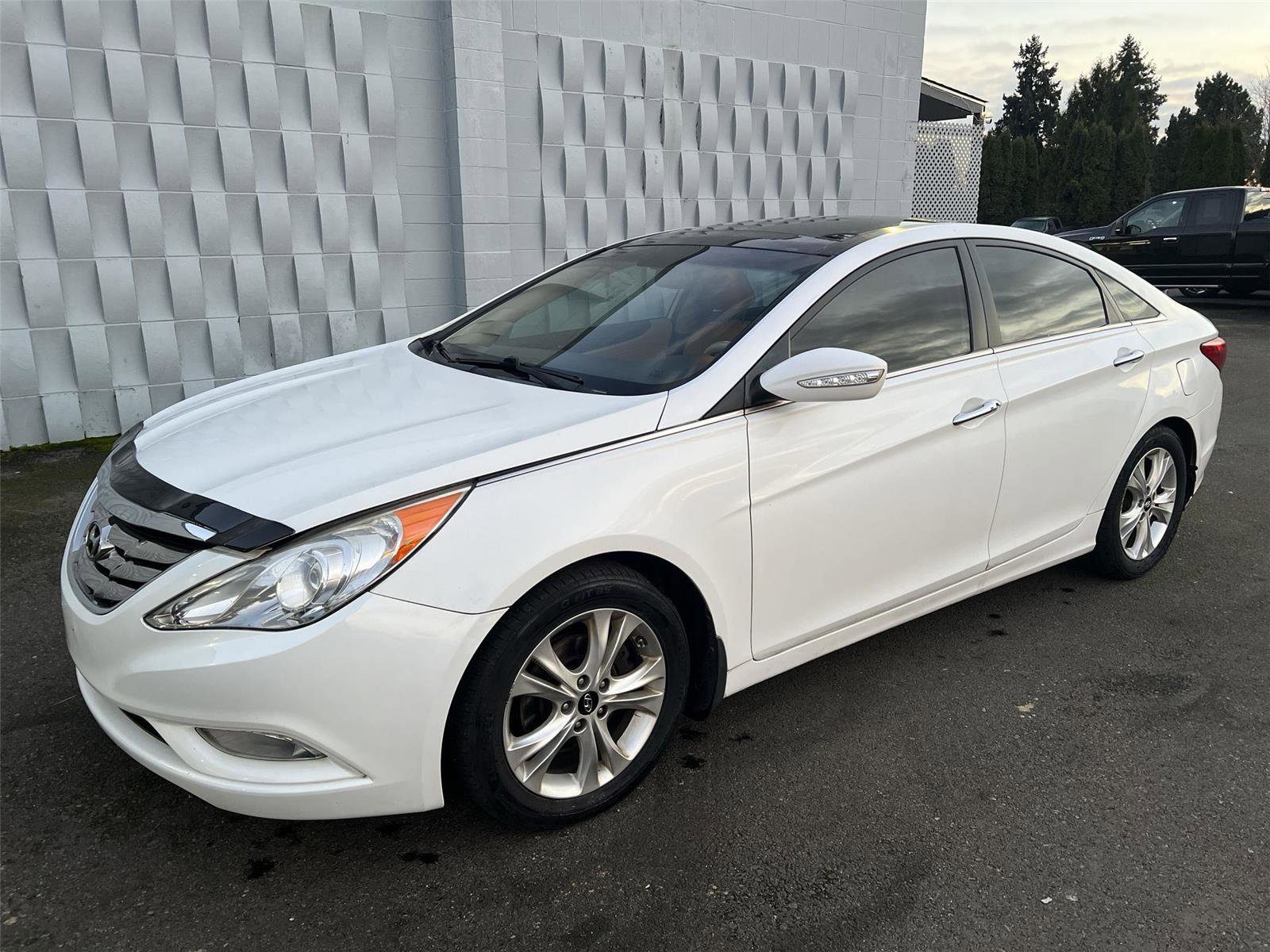 Used 2012 Hyundai Sonata Limited w/ Navigation Pkg image 2