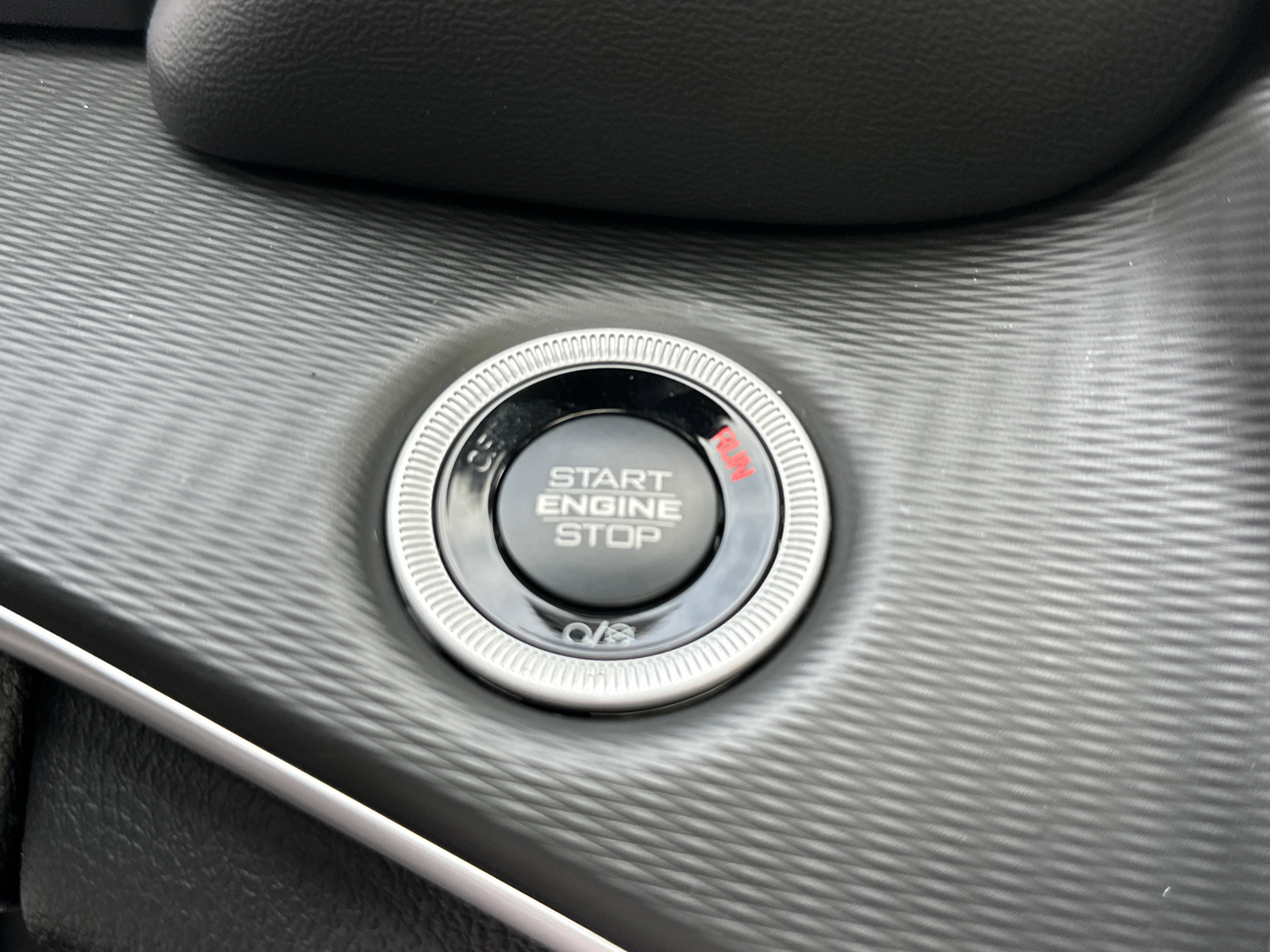 New 2025 Jeep Grand Cherokee Altitude image 7