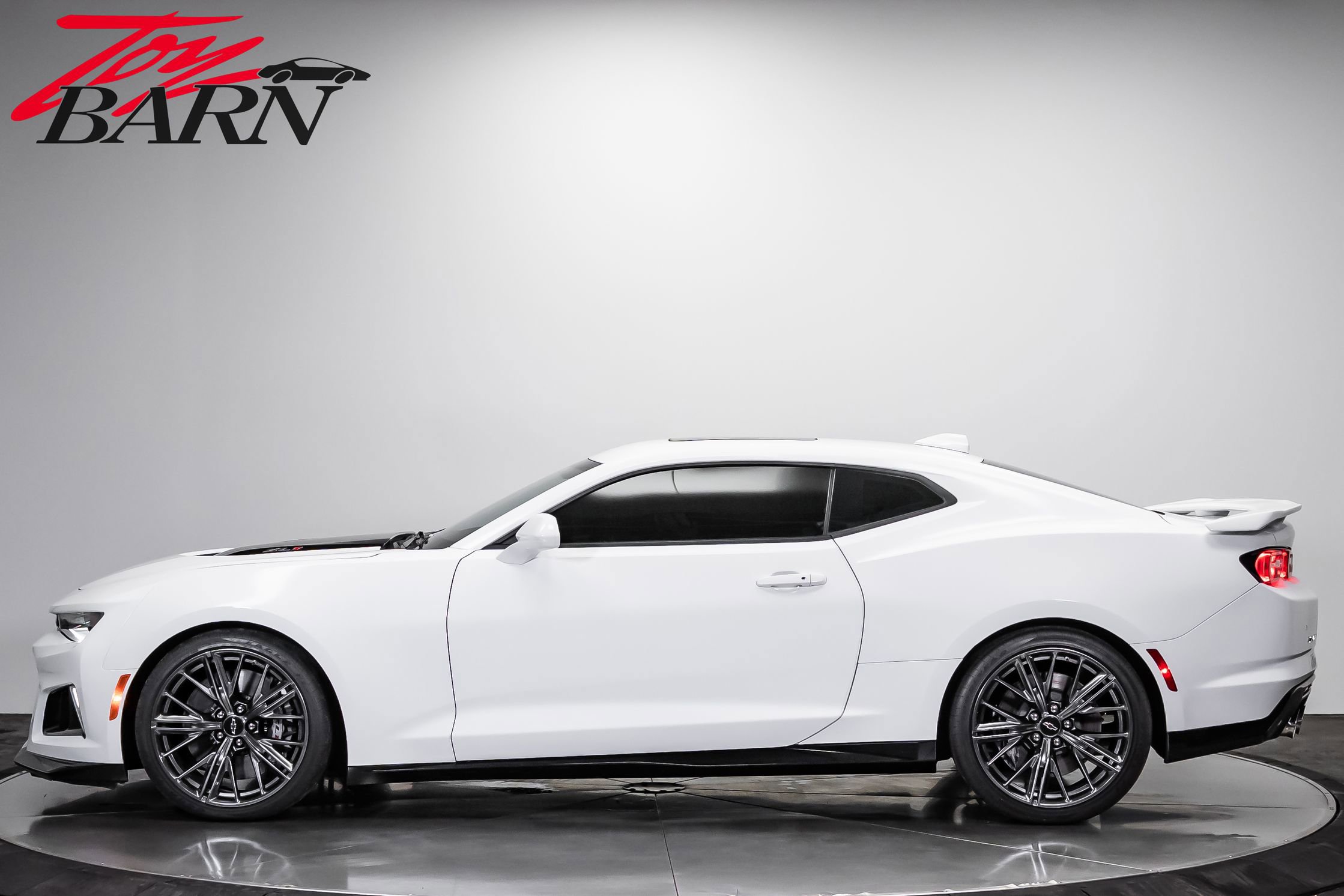 Used 2020 Chevrolet Camaro ZL1 RWD image 2
