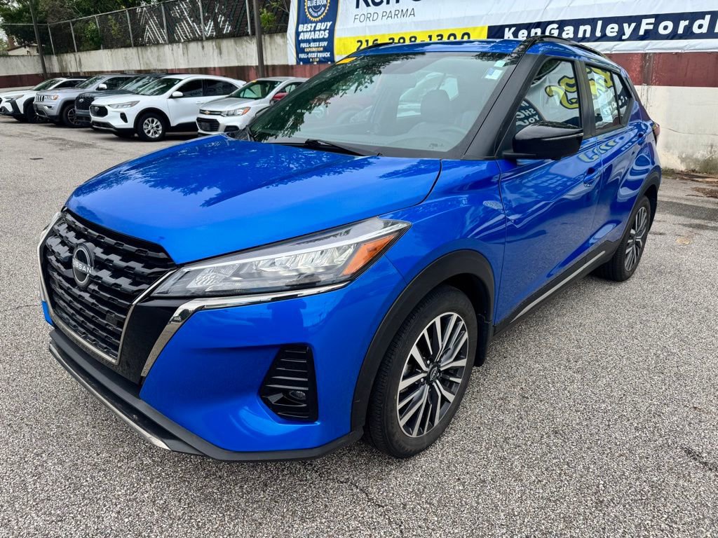 Used 2023 Nissan Kicks SR w/ SR Premium Package FWD image 1