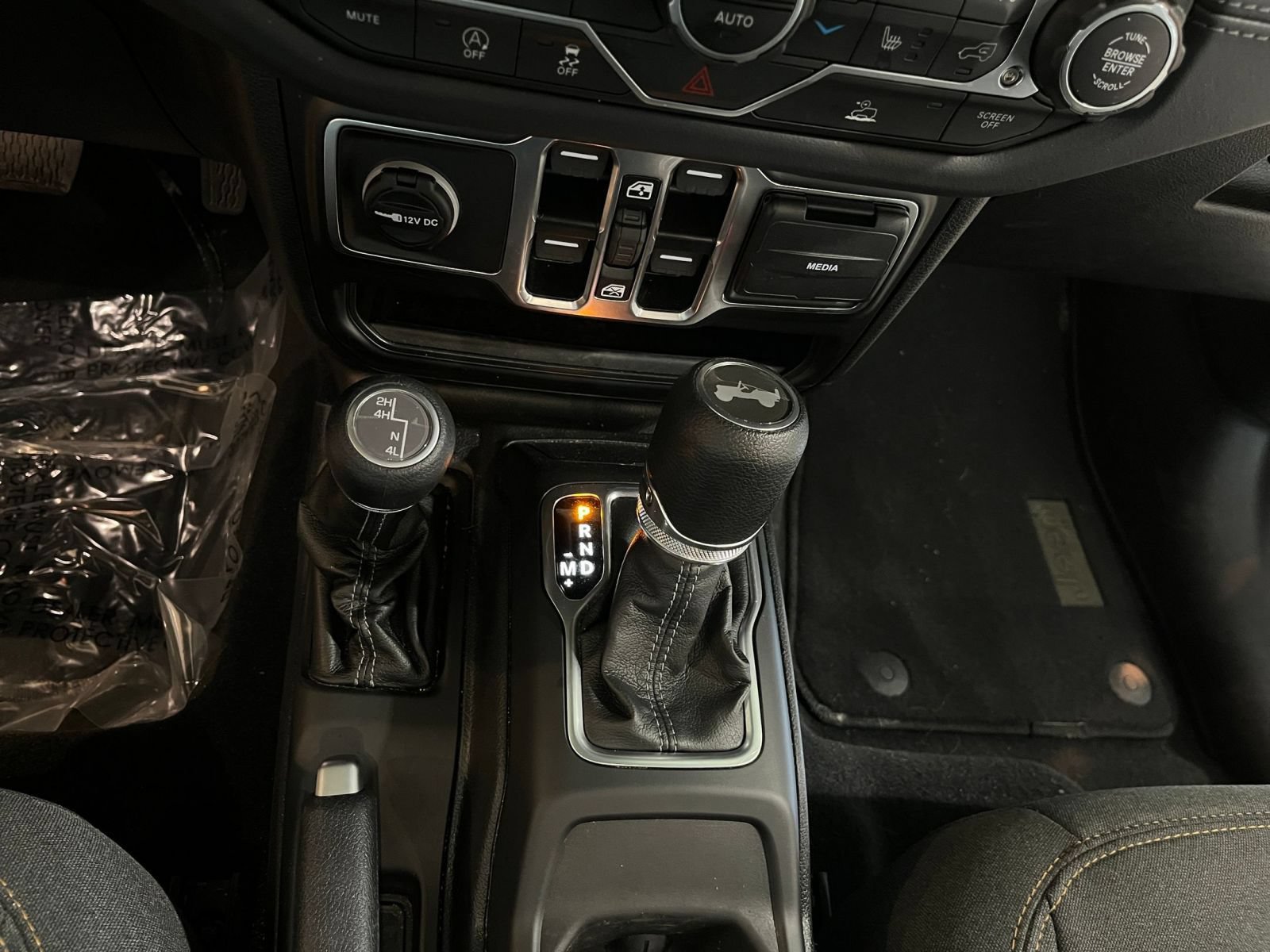 Used 2025 Jeep Wrangler Unlimited Sahara AWD/4WD image 41
