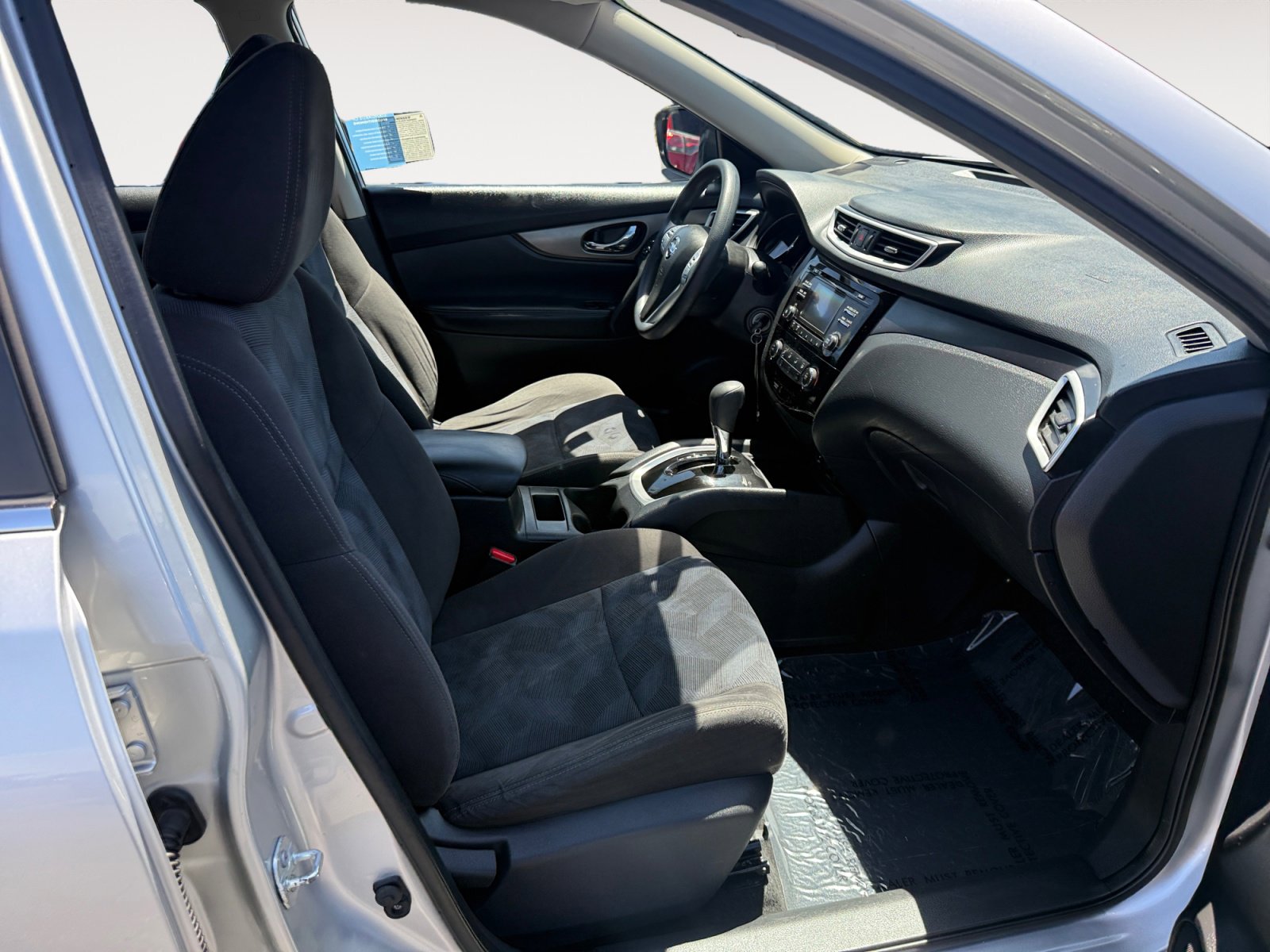 Used 2015 Nissan Rogue S FWD image 19