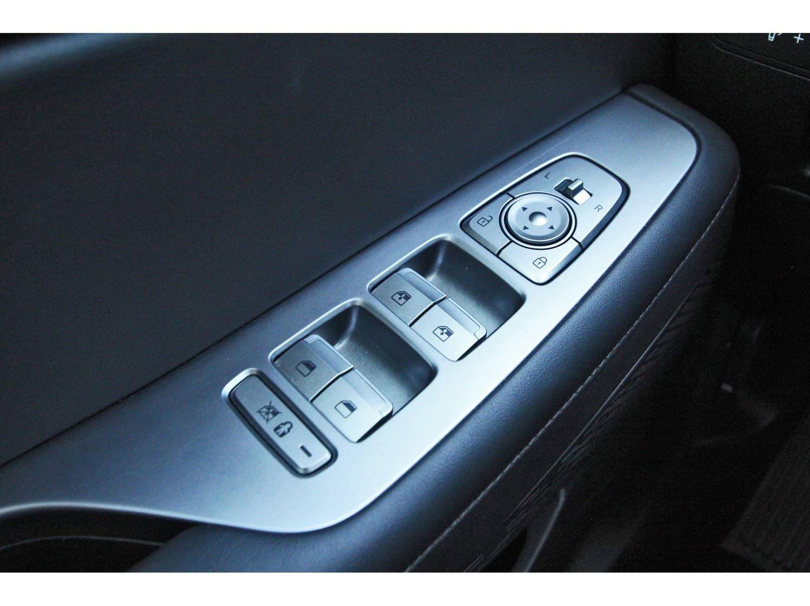 Used 2023 Hyundai Palisade Limited w/ Winter Package image 23