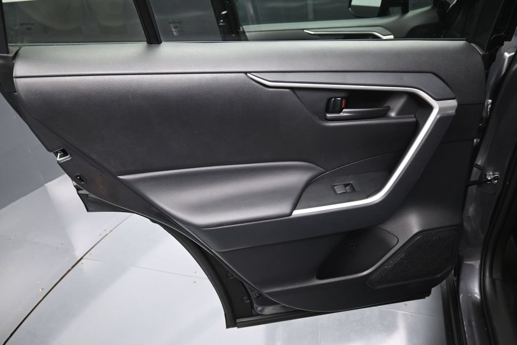 Used 2025 Toyota RAV4 LE AWD/4WD image 27