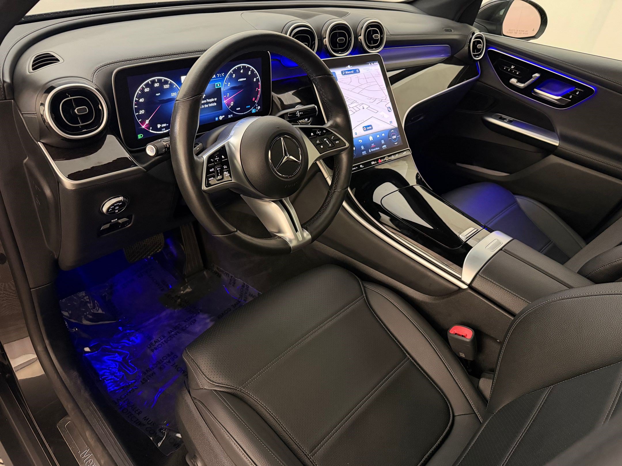 Used 2023 Mercedes-Benz GLC 300 4MATIC image 4