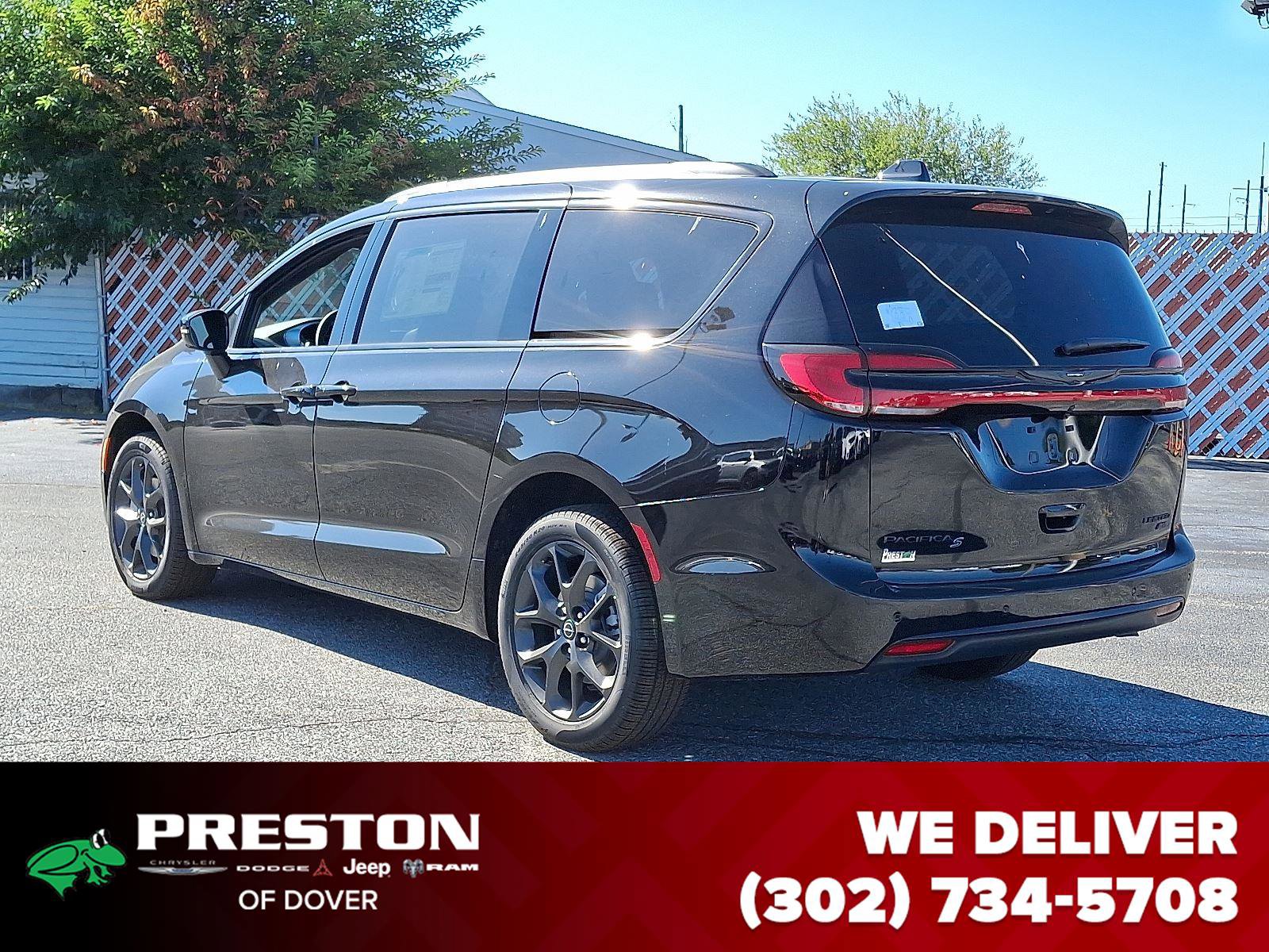 New 2026 Chrysler Pacifica Limited w/ S Appearance Package image 6