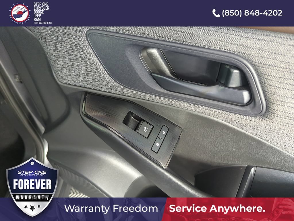 Used 2023 Nissan Rogue S FWD image 32
