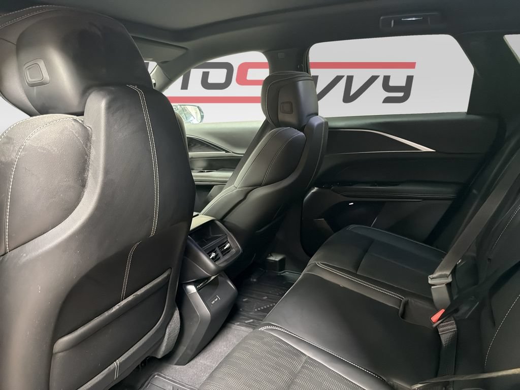 Used 2025 Cadillac Lyriq Luxury RWD image 16