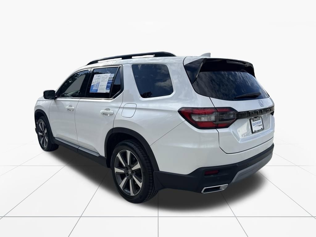 Used 2025 Honda Pilot Touring image 6