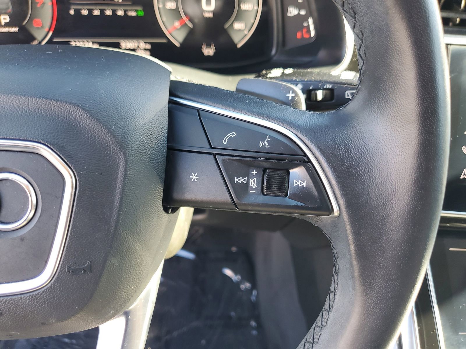 Used 2023 Audi Q7 3.0T Premium w/ Convenience Package image 28