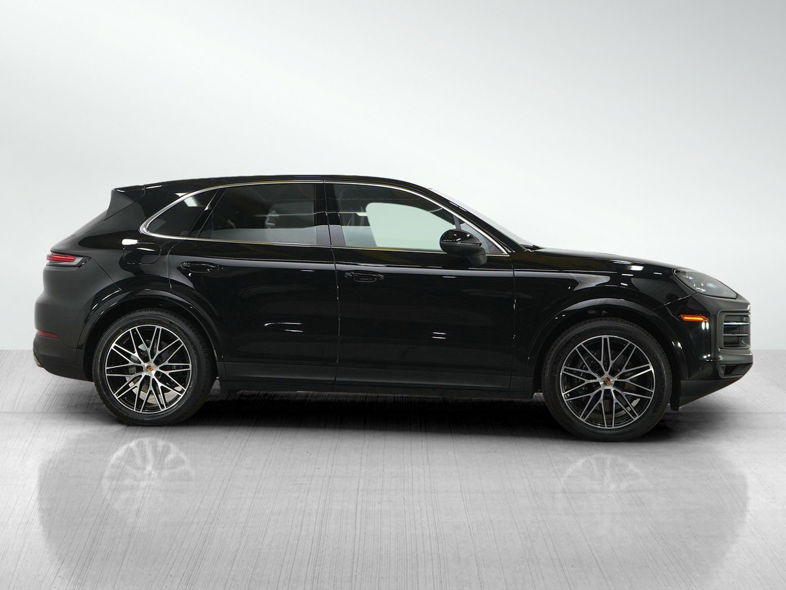 Used 2025 Porsche Cayenne AWD/4WD image 6