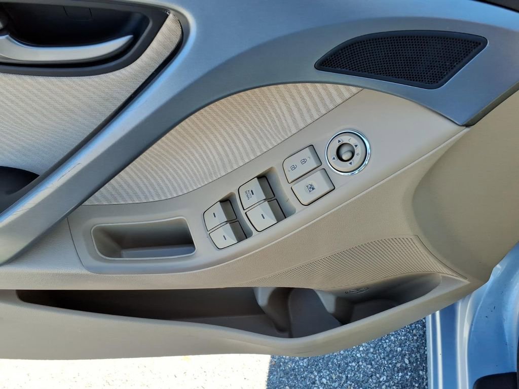 Used 2013 Hyundai Elantra GLS w/ Preferred Pkg image 17