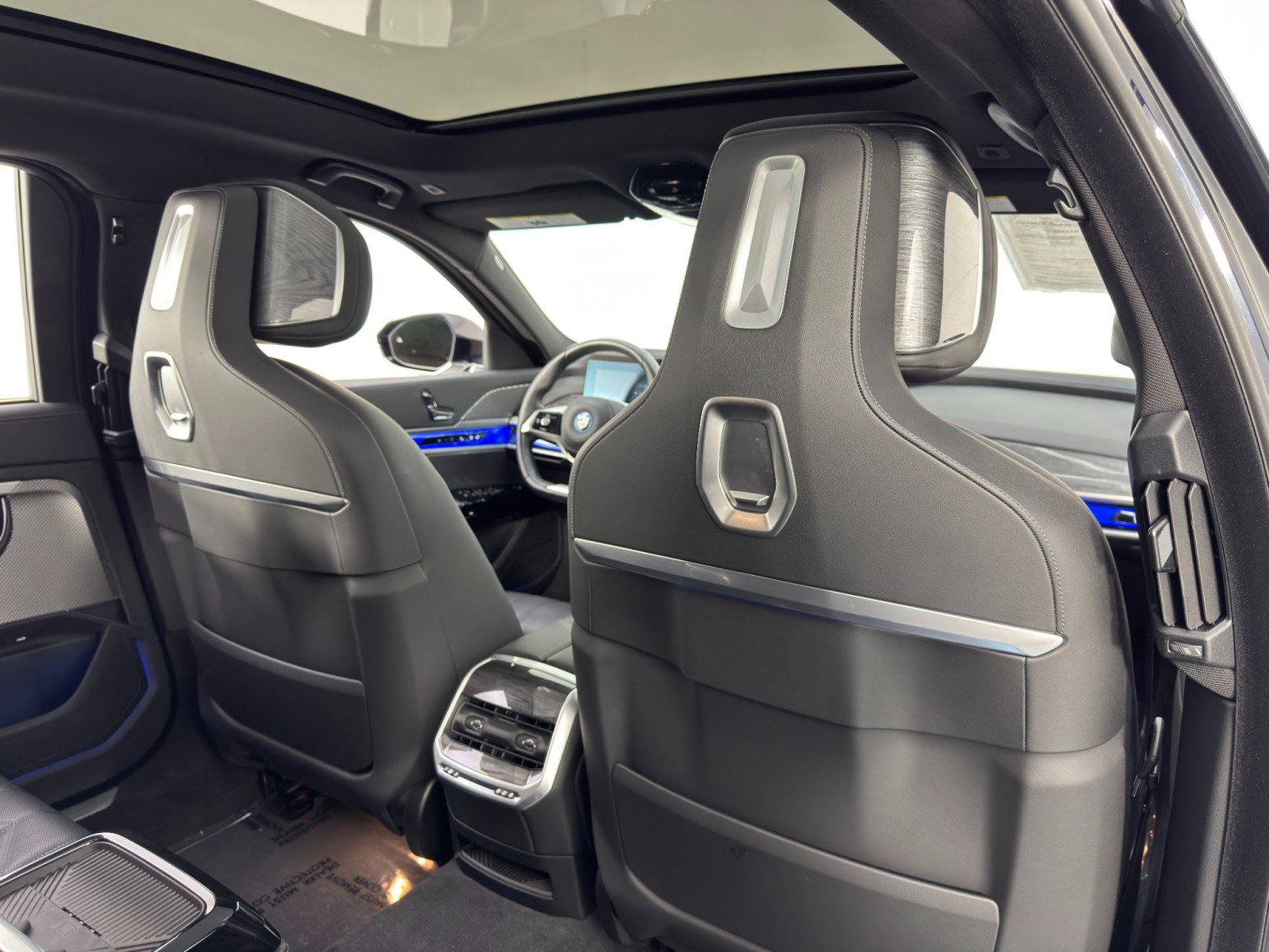 Used 2024 BMW i7 eDrive50 w/ Premium Package image 47