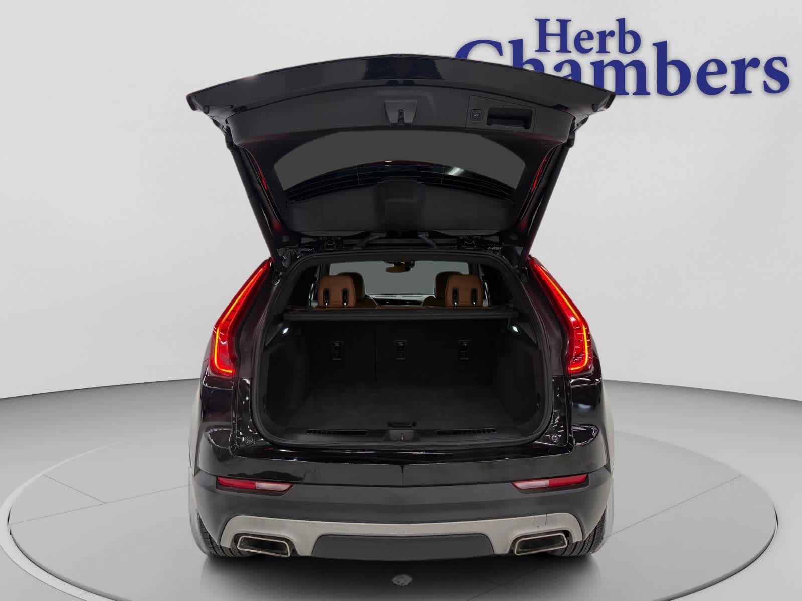 Used 2023 Cadillac XT4 Premium Luxury AWD/4WD image 4
