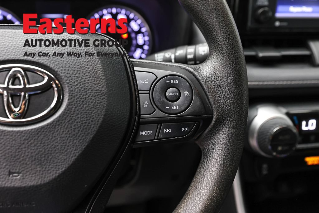 Used 2021 Toyota RAV4 XLE AWD/4WD image 16
