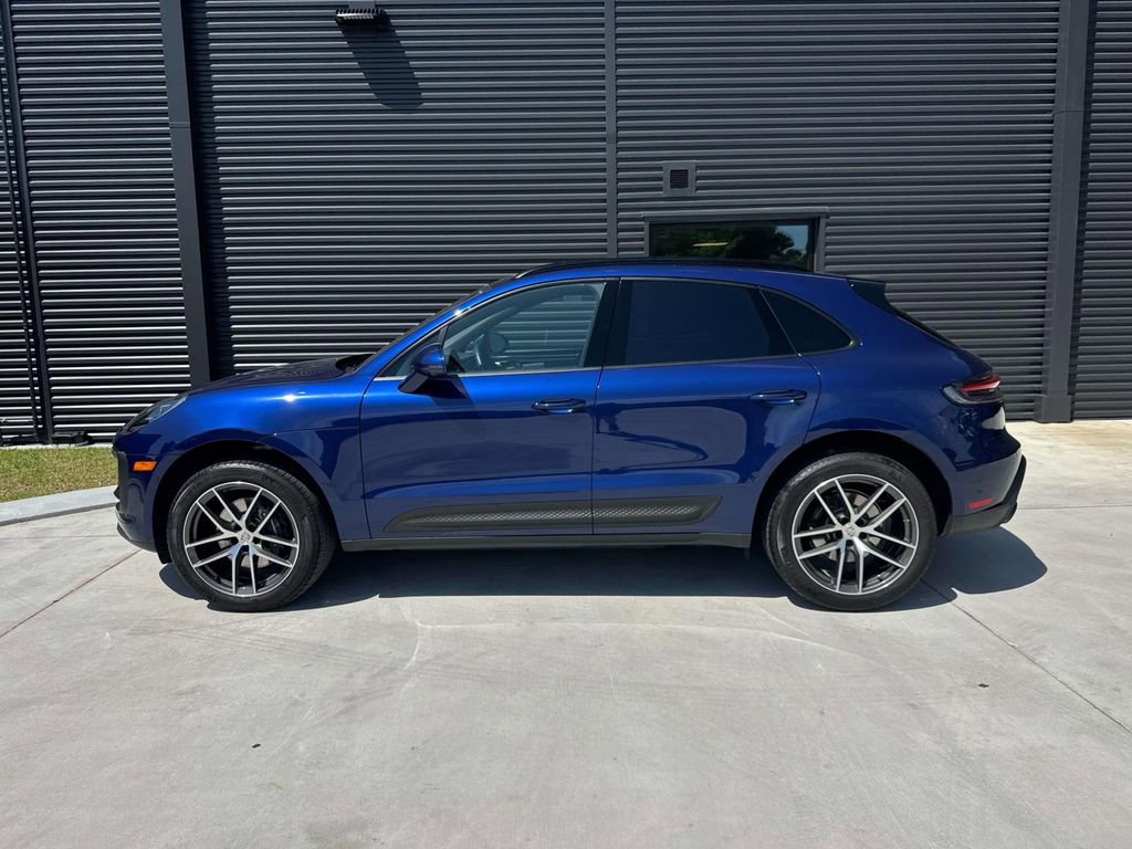 Certified 2025 Porsche Macan image 2