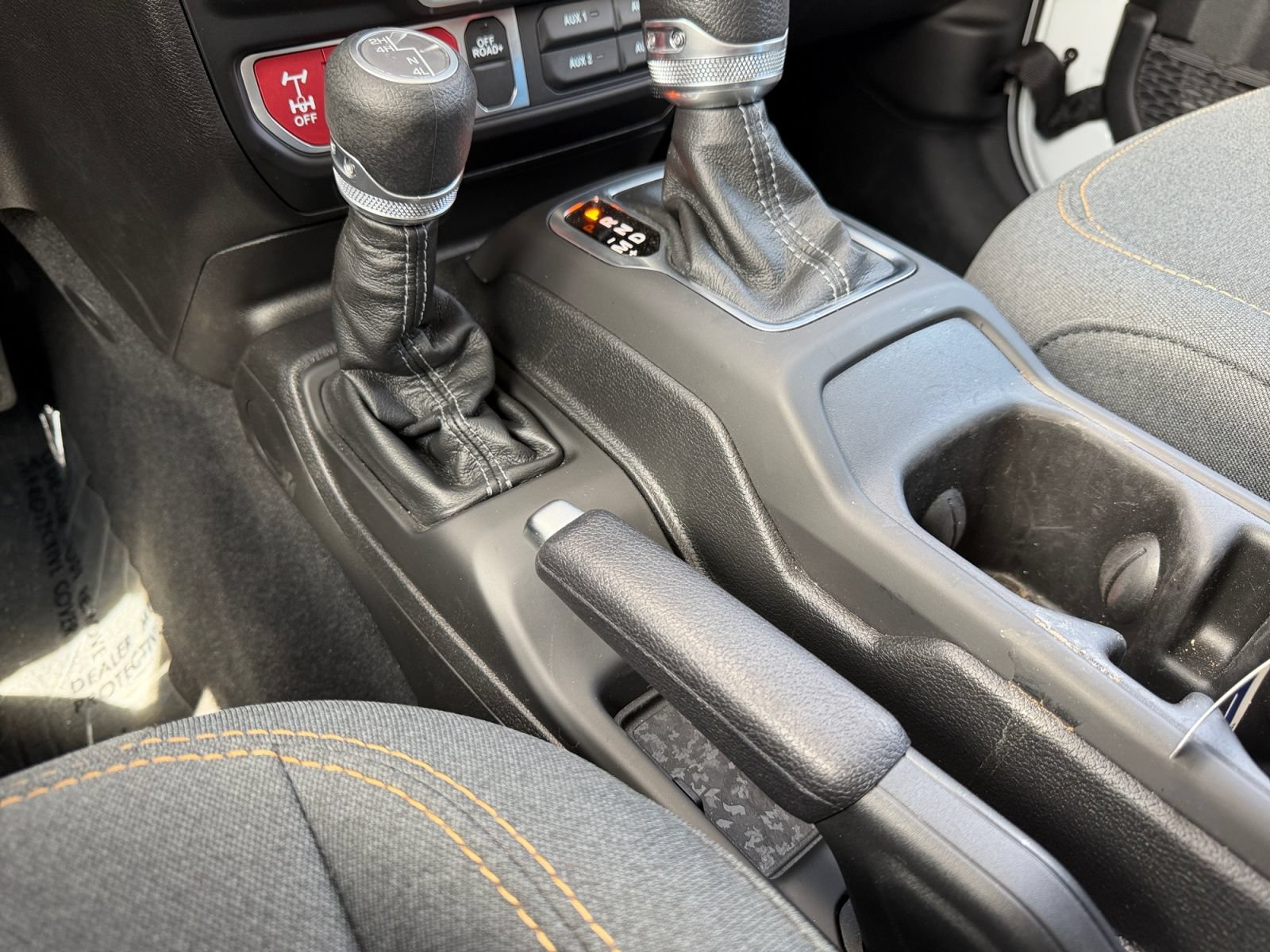 Used 2025 Jeep Wrangler Unlimited Sport AWD/4WD image 28