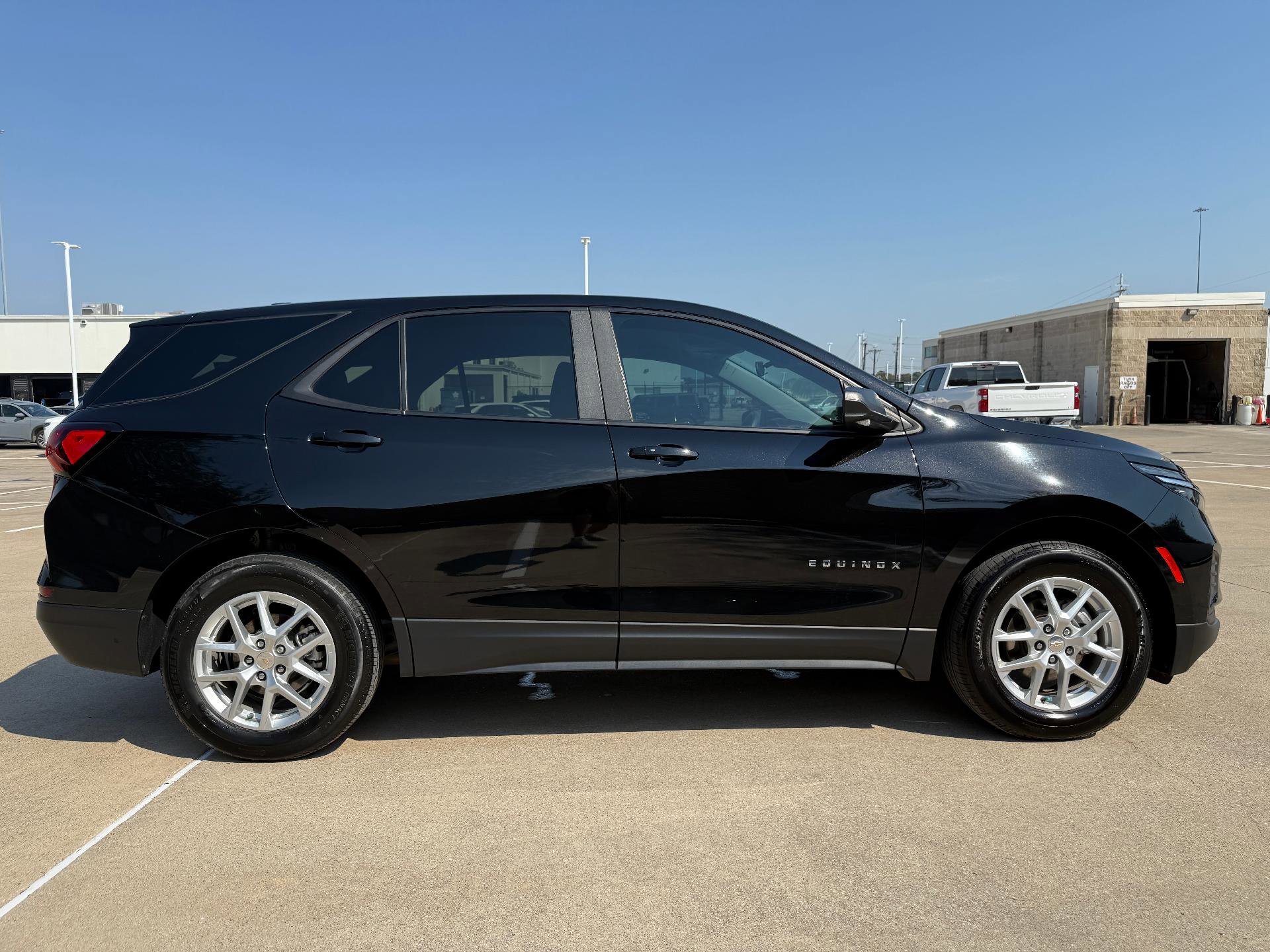 Used 2023 Chevrolet Equinox LS w/ LS Convenience Package image 4